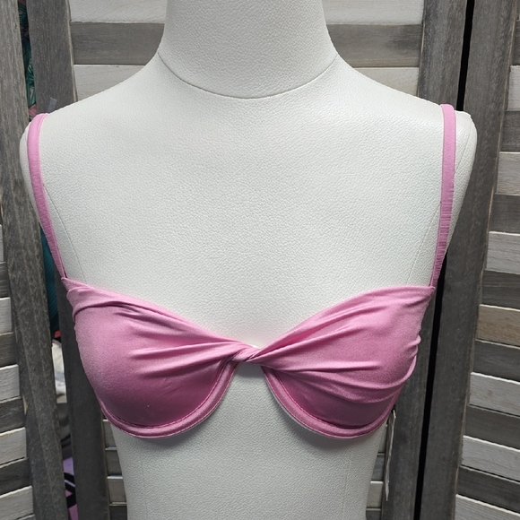 Tunneled Twist Front Bikini Top | Kona Sol | 36DD - Picture 4 of 9